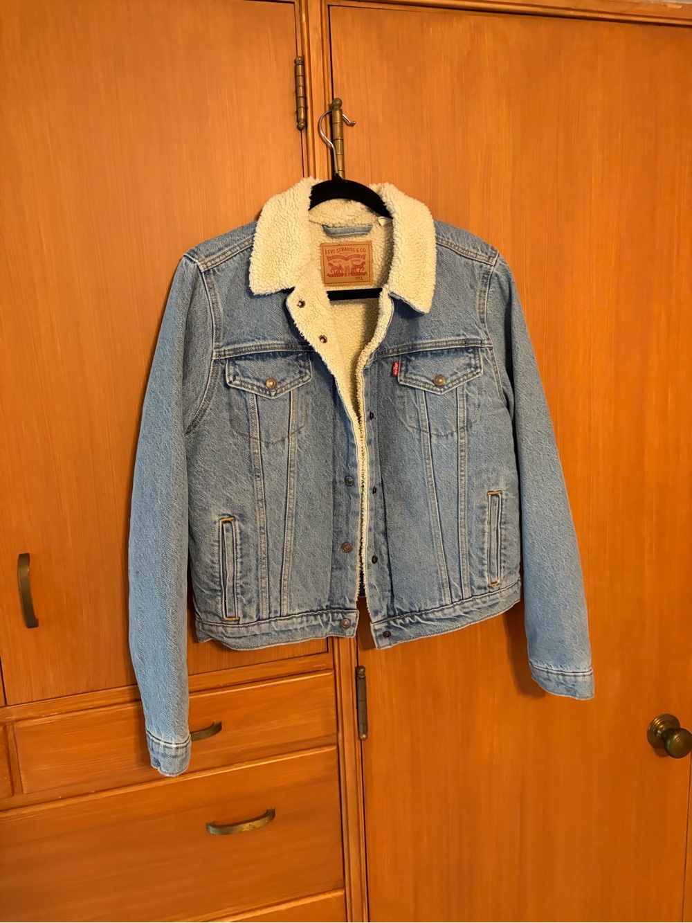 Levi's Light Wash Blue Denim Jacket with Cream Sherpa Collar
